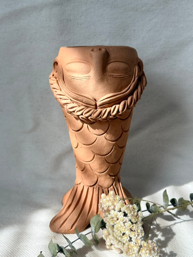 Teresita Mouth Vase with Textured Fin
