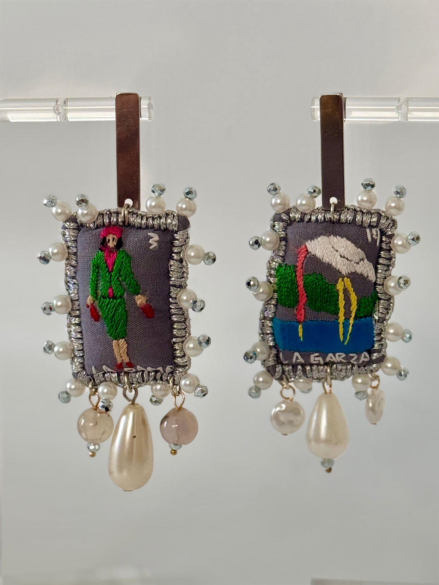 White/Grey Loteria Earrings Dama/Garza