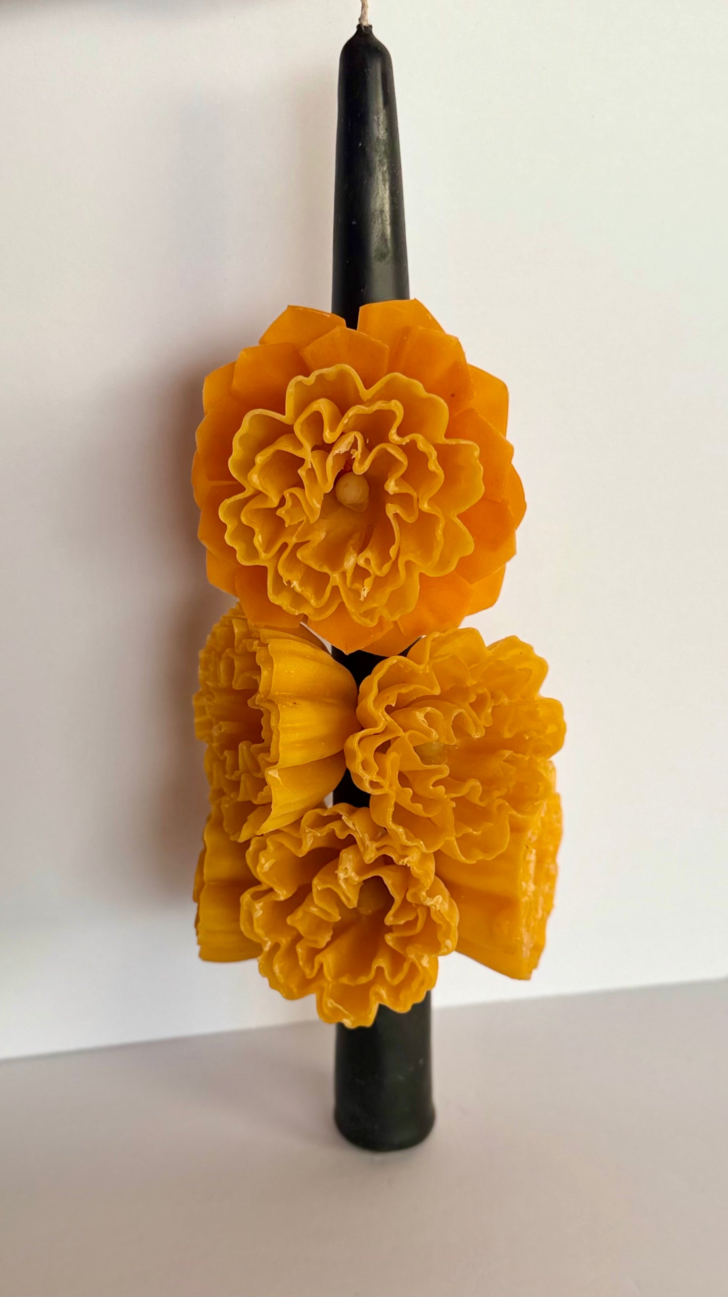 Handmade Beeswax Candle - Black/Cempasuchil