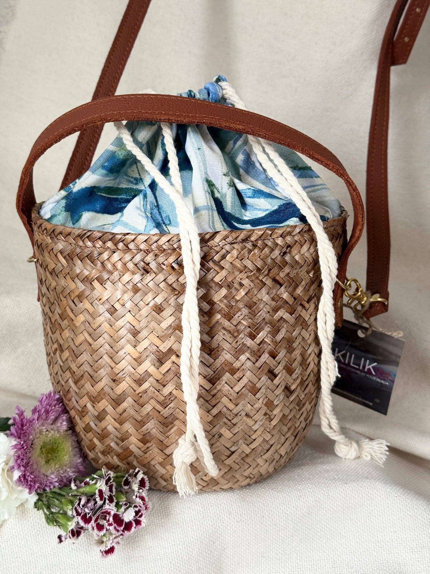 Versatile Palm Handbag