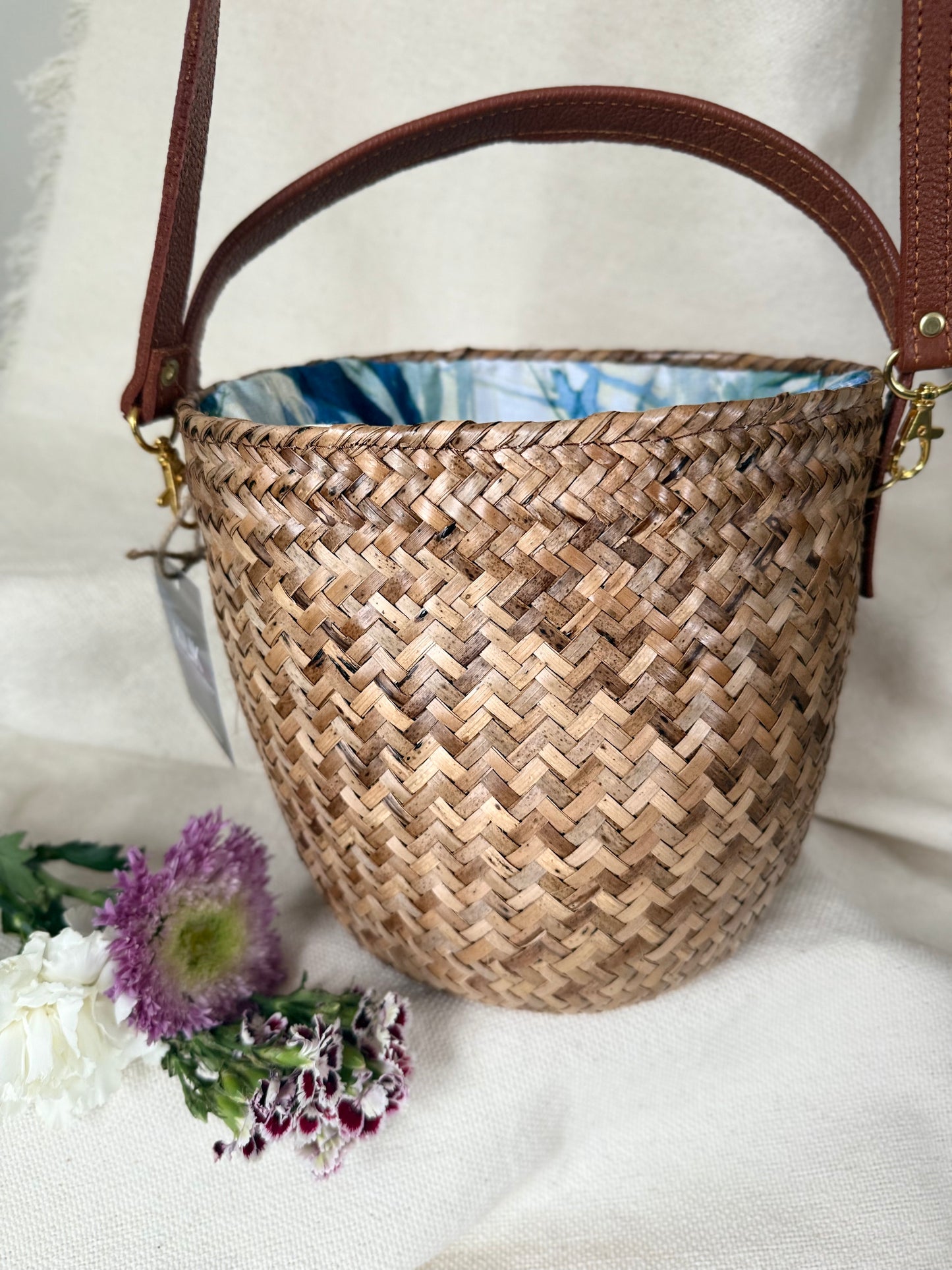 Versatile Palm Handbag