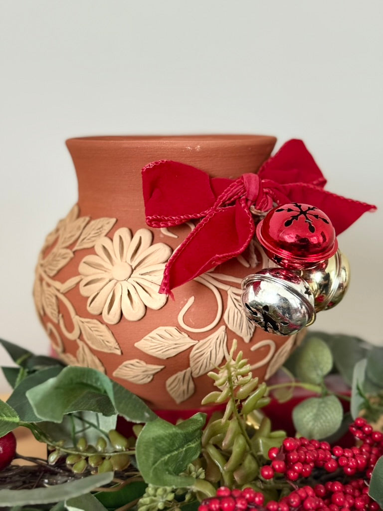 Intricate Clay Vase - Leaf Detail Mini