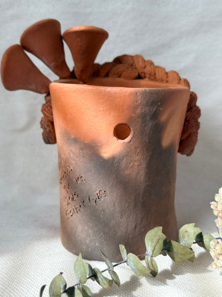 Teresita Flowerpot w/Alcatraz Flowers