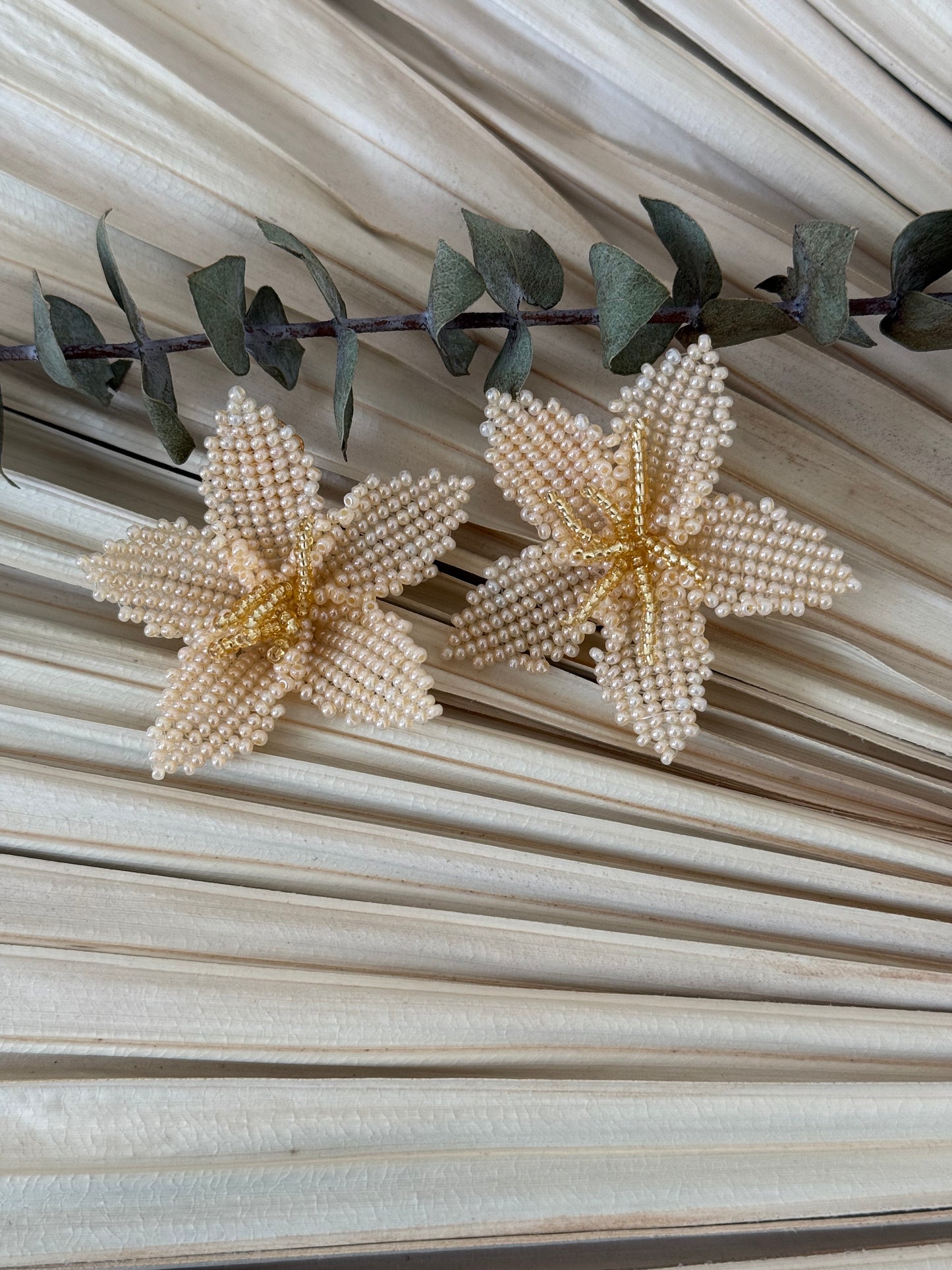 Beige/Gold 3D Flower