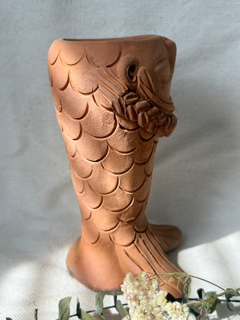 Teresita Mouth Vase with Textured Fin