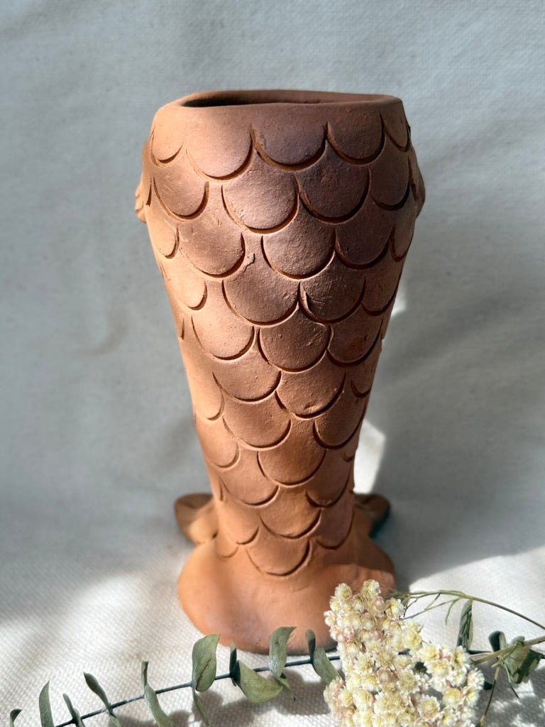 Teresita Mouth Vase with Textured Fin
