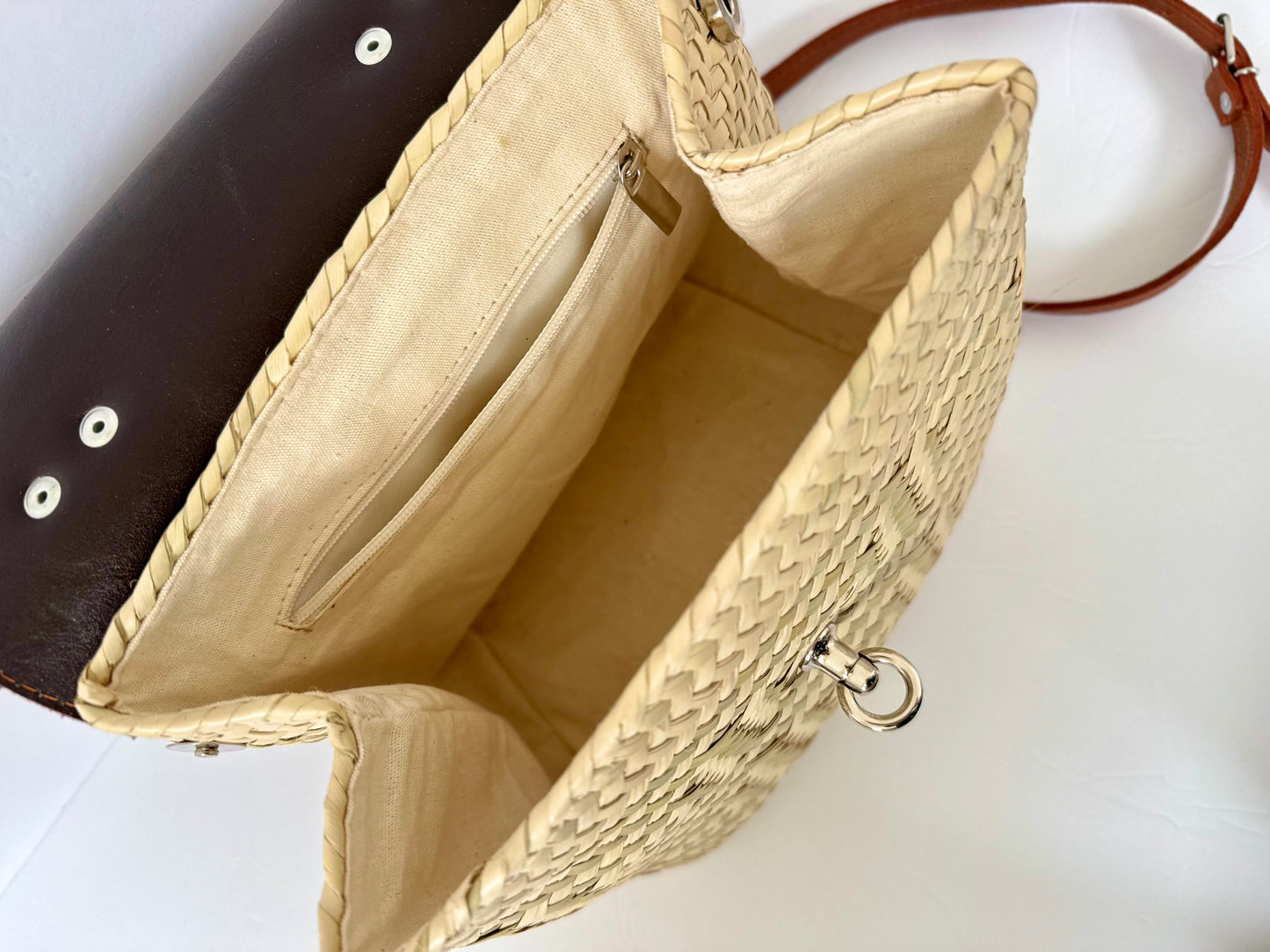 Portfolio Palm Handbag - Side Magnetic Clips 2