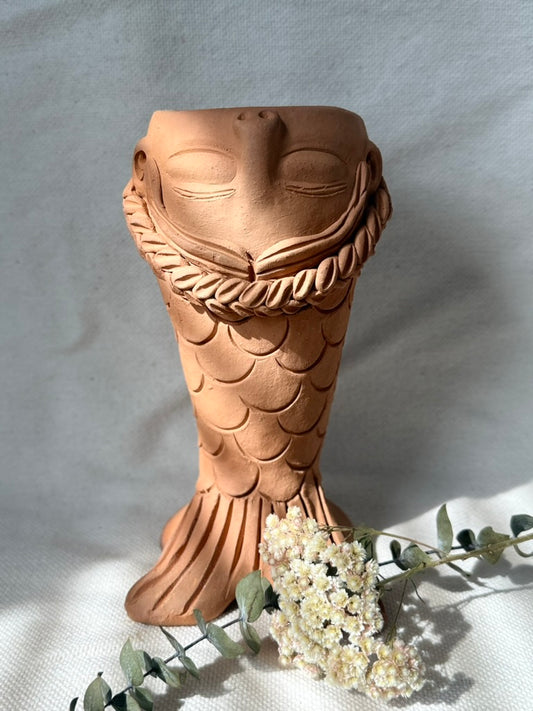 Teresita Mouth Vase with Textured Fin
