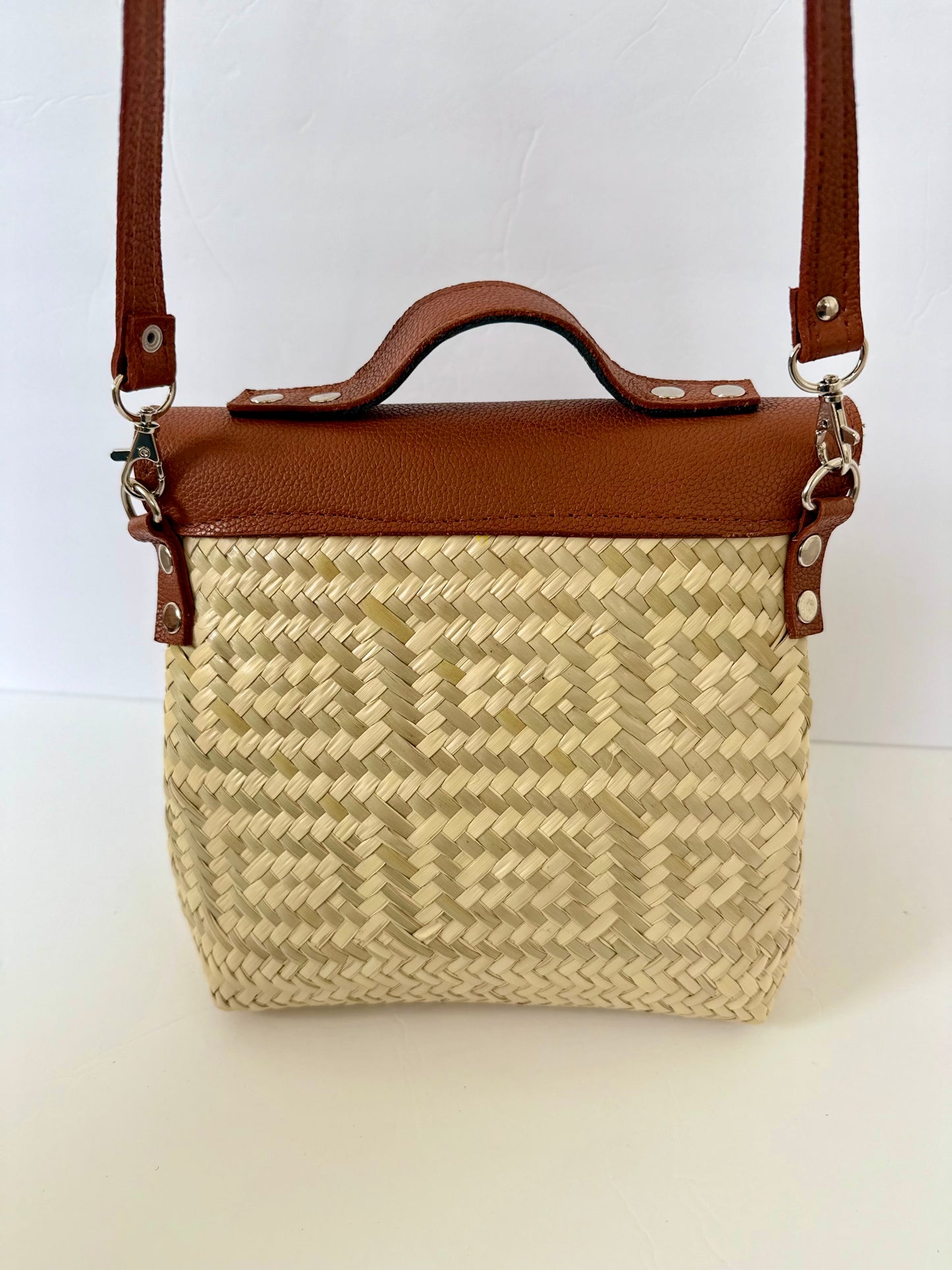 Portfolio Palm Handbag - Side Magnetic Clips 2