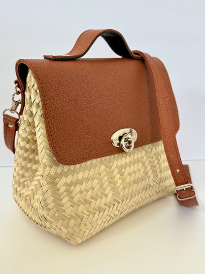 Portfolio Palm Handbag - Side Magnetic Clips 2