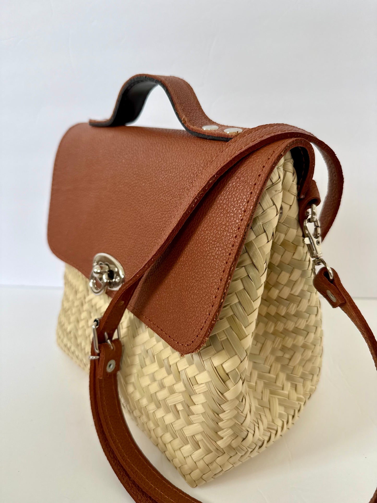 Portfolio Palm Handbag - Side Magnetic Clips 2