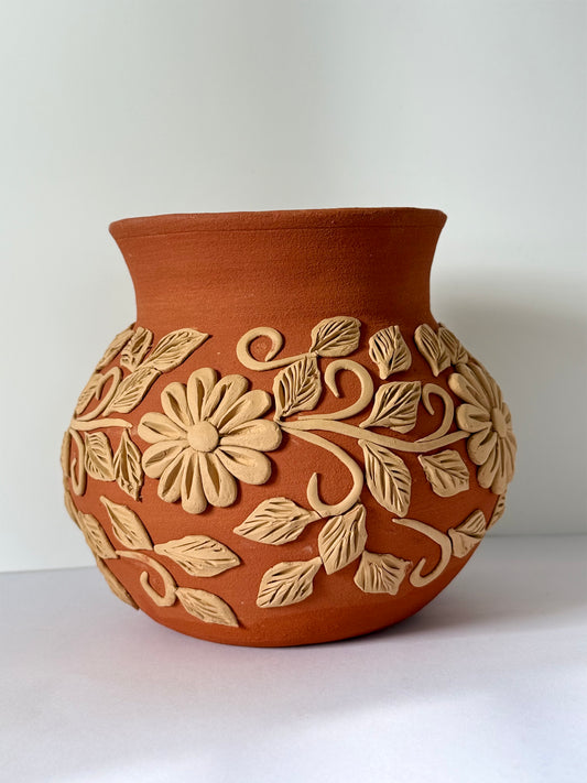 Intricate Clay Vase - Leaf Detail Mini