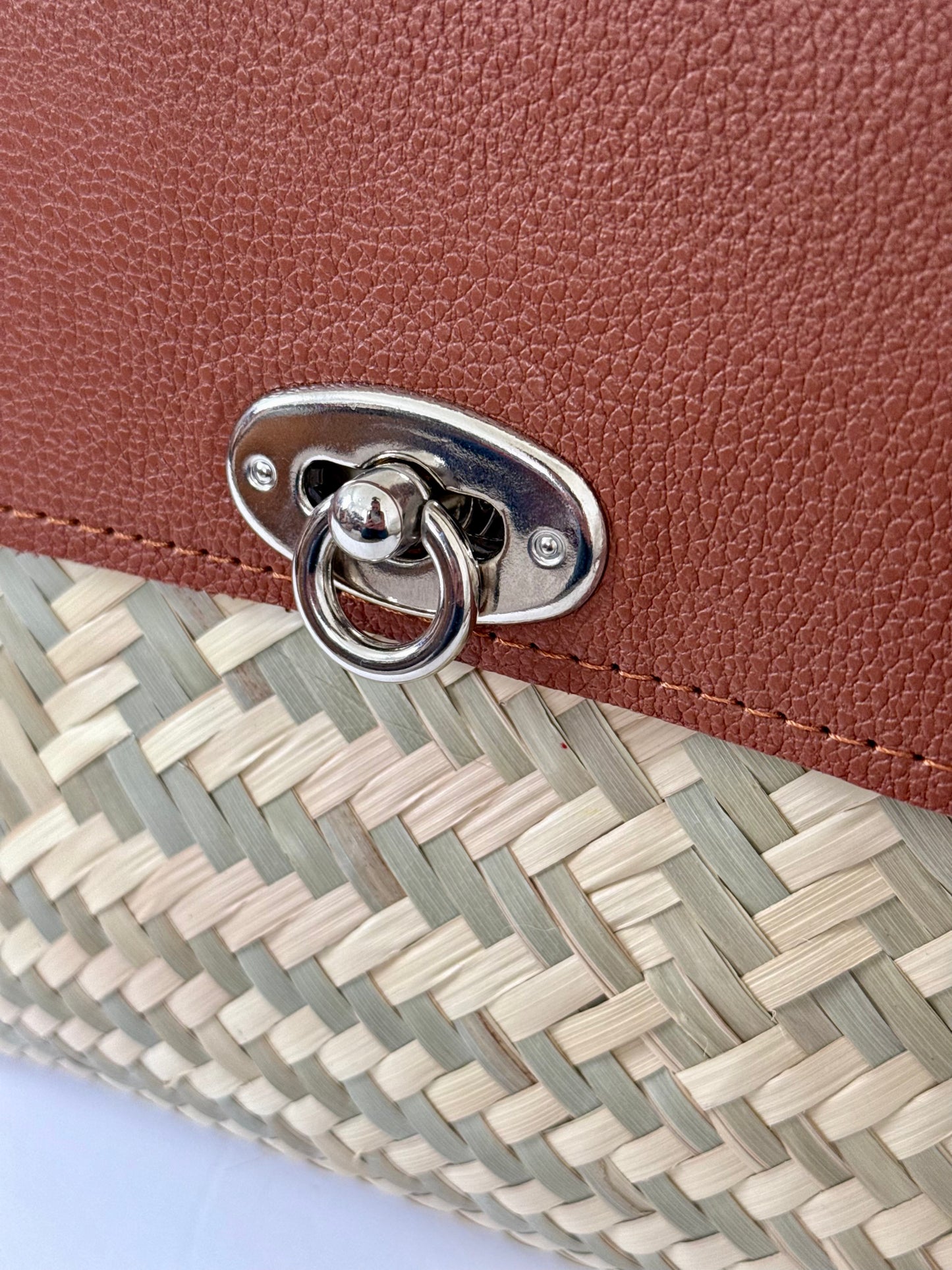Portfolio Palm Handbag - Side Magnetic Clips