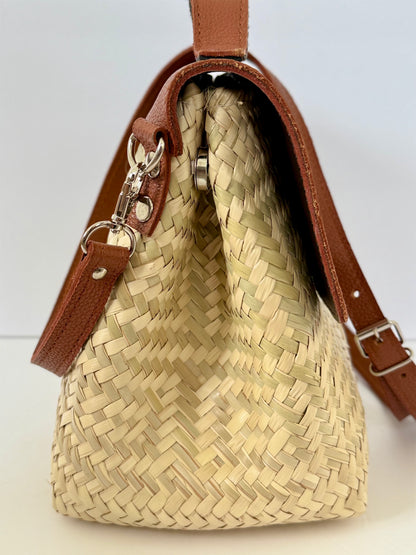 Portfolio Palm Handbag - Side Magnetic Clips 2