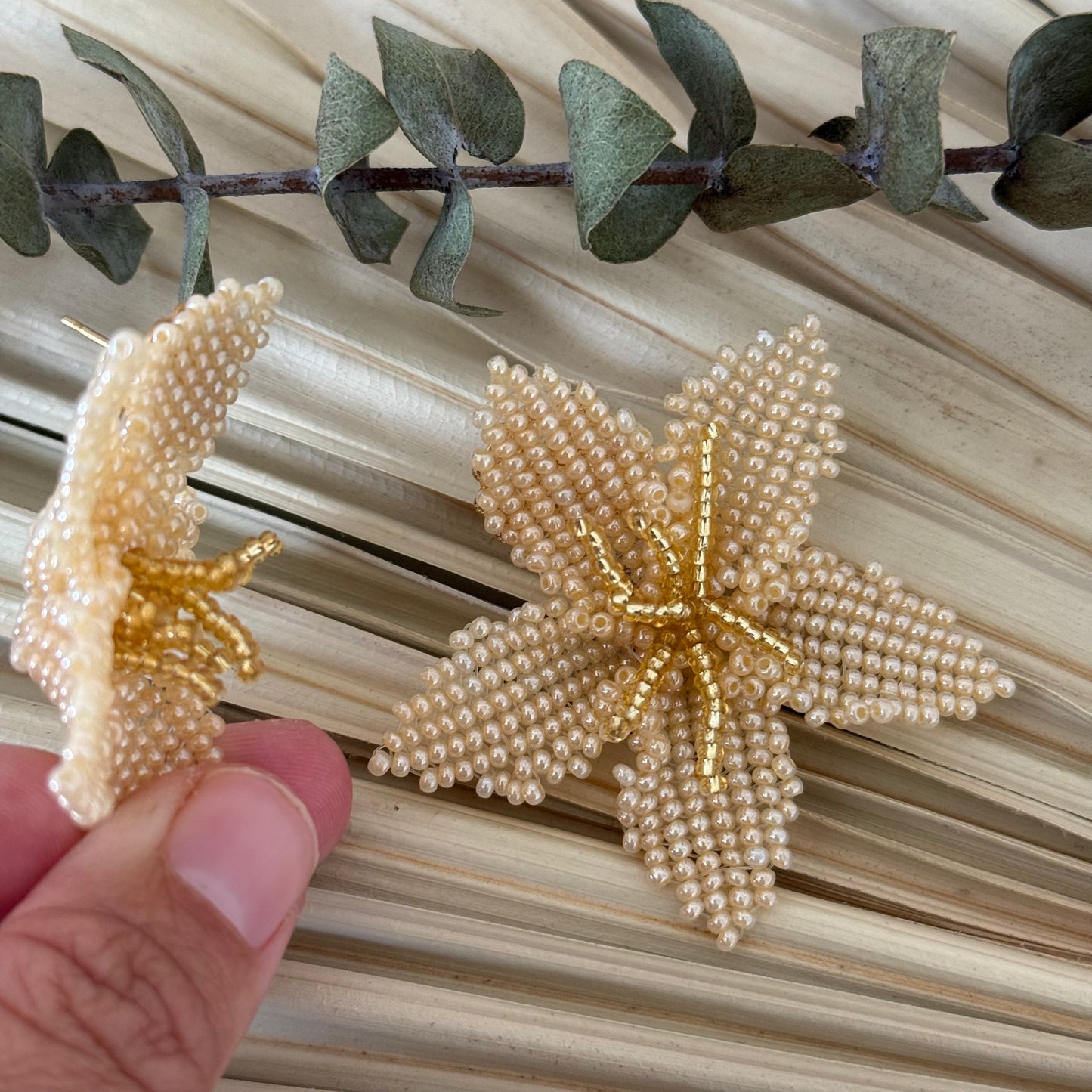 Beige/Gold 3D Flower
