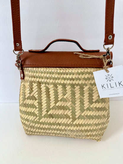 Portfolio Palm Handbag - Side Magnetic Clips