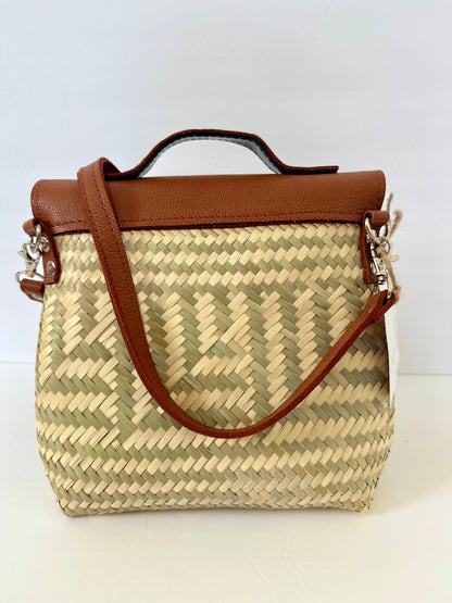 Portfolio Palm Handbag - Side Magnetic Clips
