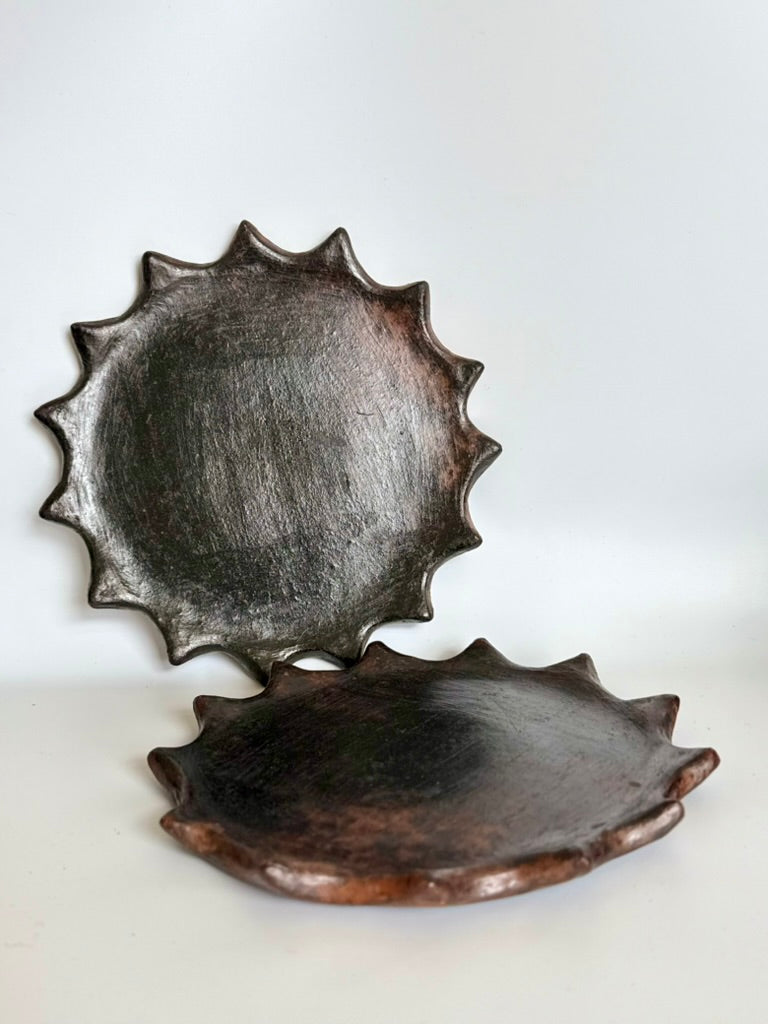 Sunburst Clay Plate (Dark Brown)