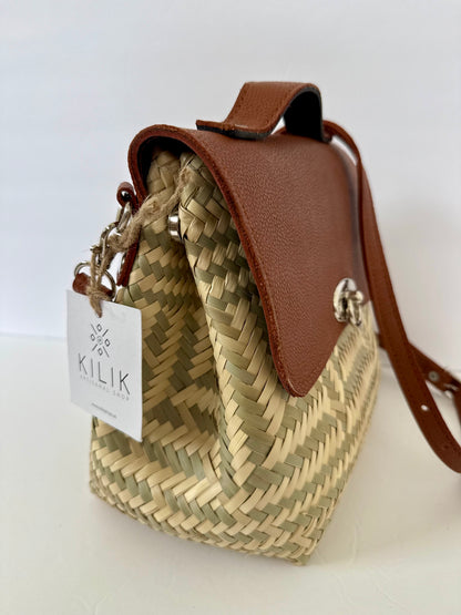Portfolio Palm Handbag - Side Magnetic Clips