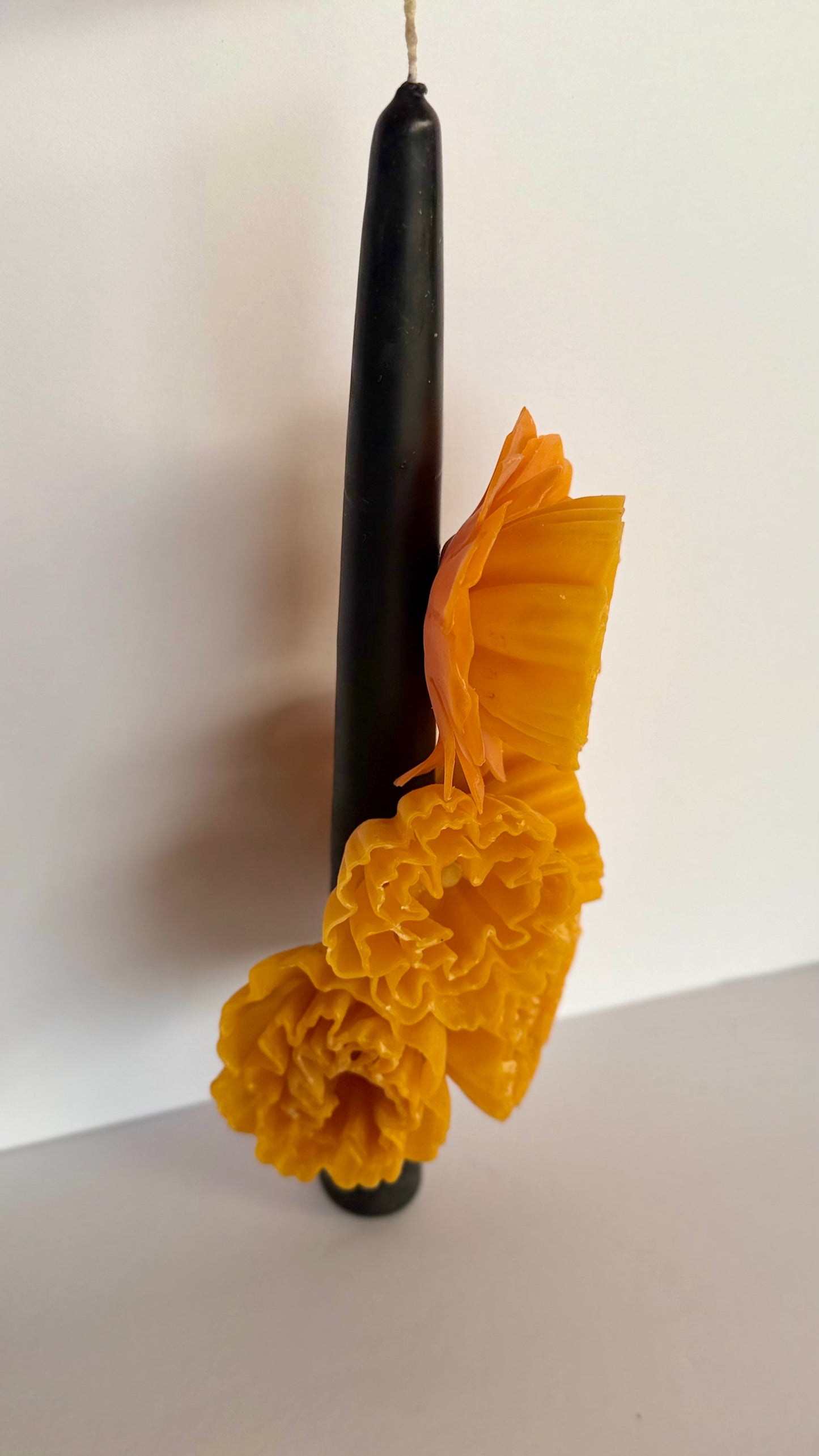 Handmade Beeswax Candle - Black/Cempasuchil