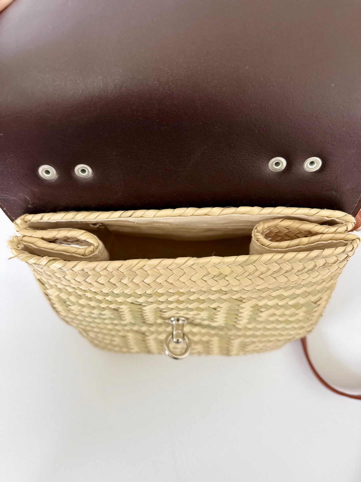 Portfolio Palm Handbag - Side Magnetic Clips 2