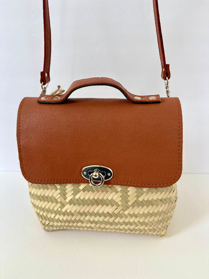 Portfolio Palm Handbag - Side Magnetic Clips