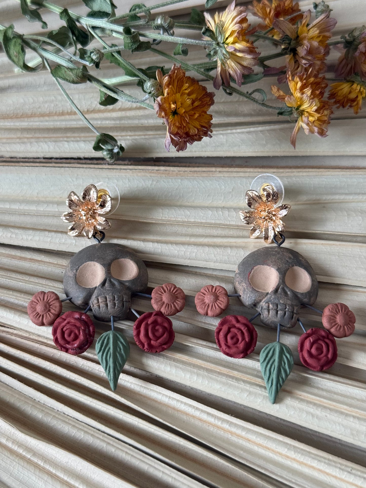 Clay Skull Shaped/Flowers Earrings - Grey