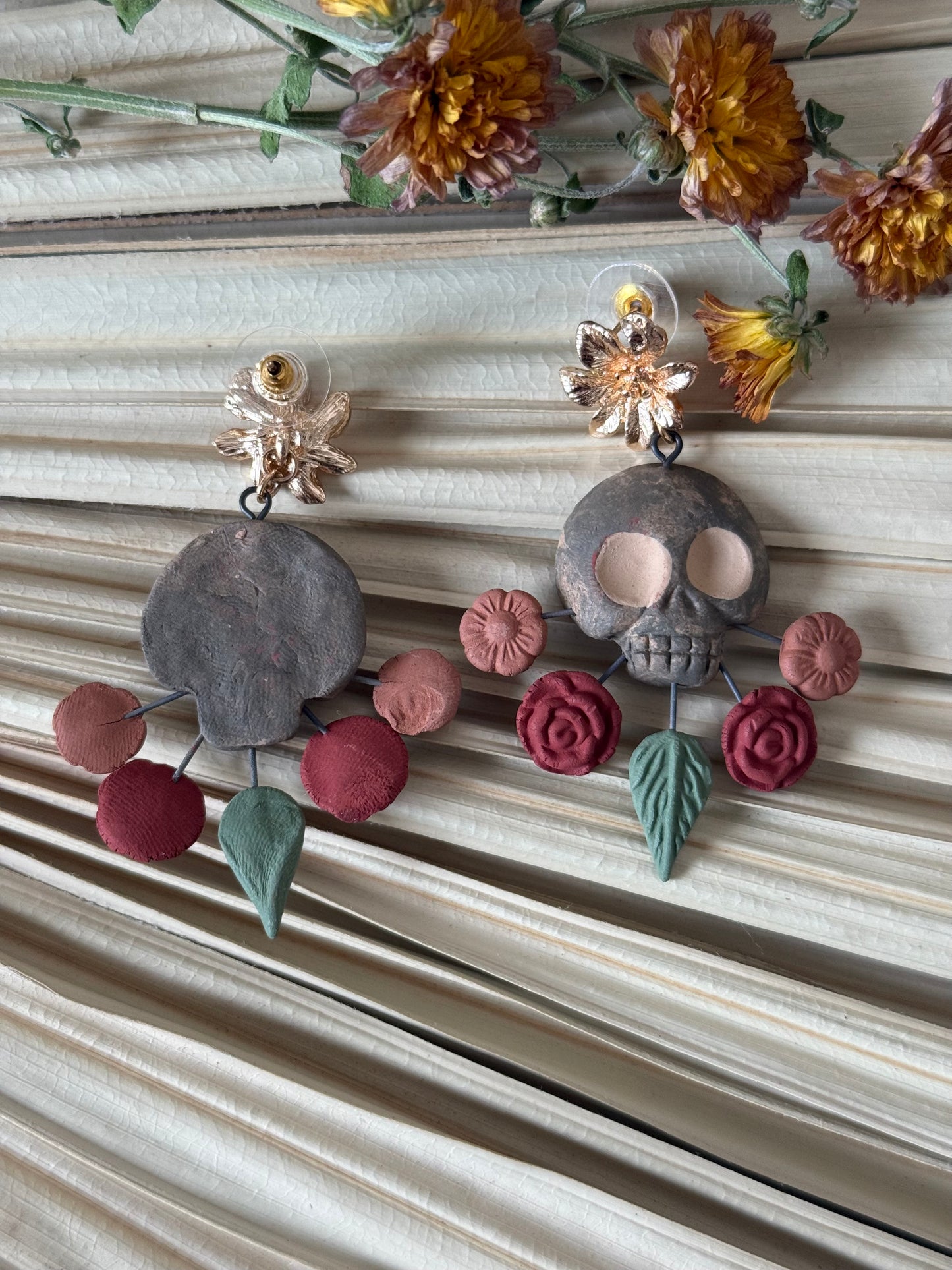 Clay Skull Shaped/Flowers Earrings - Grey